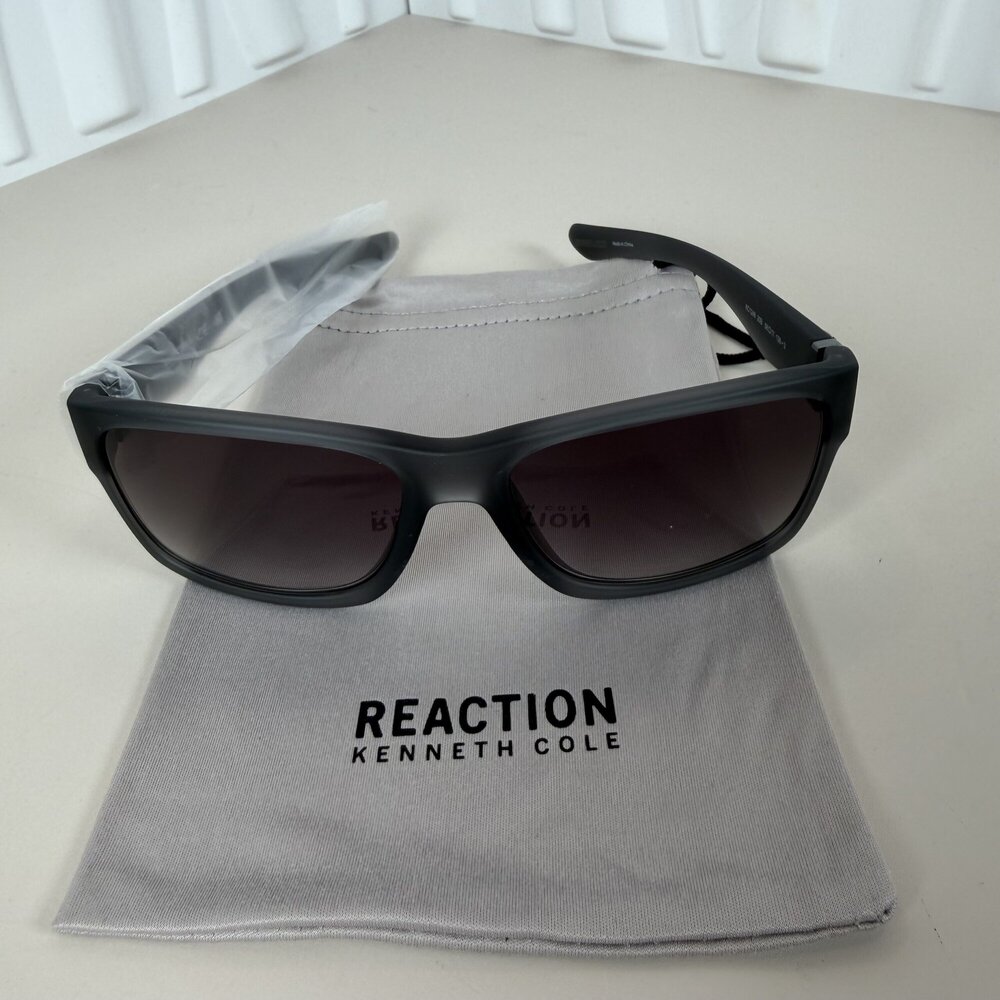NWT Kenneth Cole Reaction Square Sunglasses KC1246/S 20B - Matte Black/Smoke Gra
